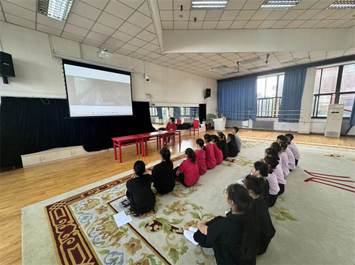 学生召开消防主题班会1