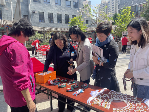 4学院领导观看展览