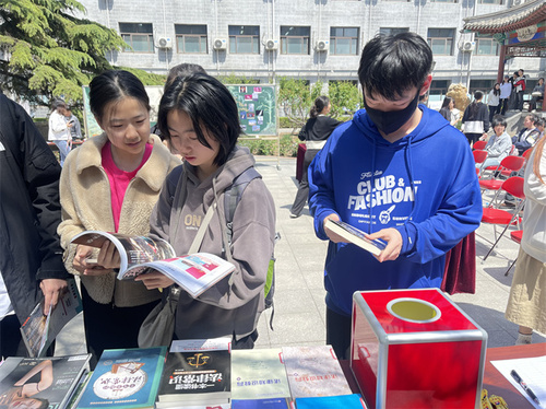 同学们积极参与 踊跃借阅