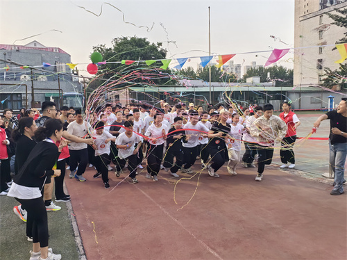 6同学们开始跑步