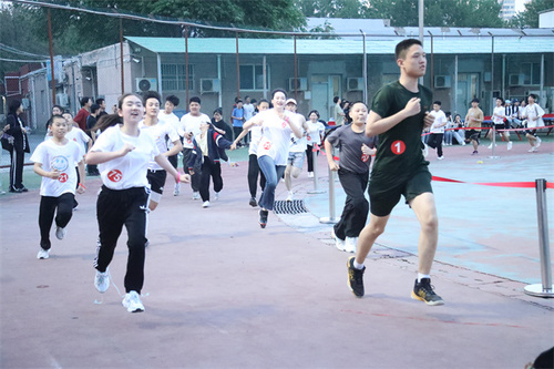 7同学们开始跑步