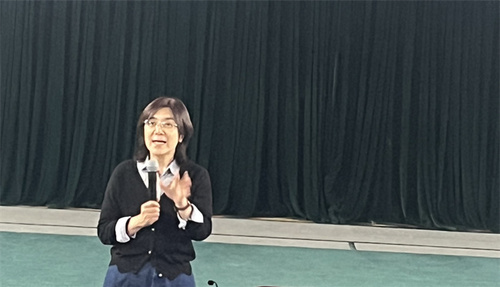 汪明春副教授在讲课