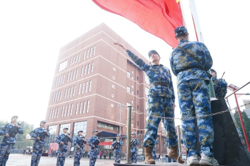 4举行升国旗仪式