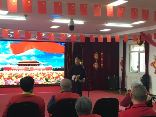 5董一博同学表演快板《天安门广场看升旗 》