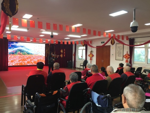 8卓乐吉雅同学小提琴独奏奏鸣曲《春天》