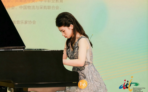 5钢琴专业选手 张千逸