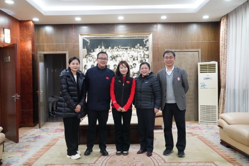 院领导会见世界体操冠军张楠