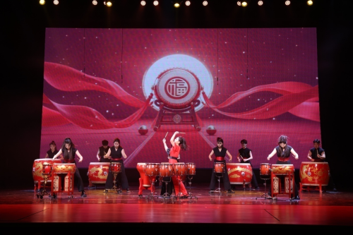 2打击乐重奏《龙腾虎跃》马岩老师和学生打击乐团