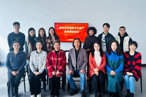 图片11创新团队教师与厦门市南乐团领导及传承人合影