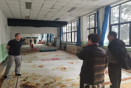 检查地方戏曲系练功厅