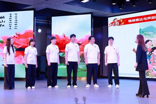 韩媛媛老师及学生进行现场展示