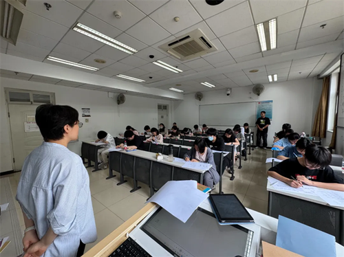 公共教学部文化考试现场1