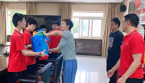 院领导暑期慰问2