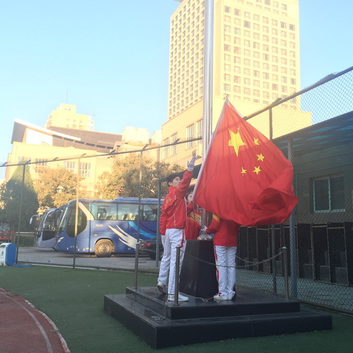 1升国旗 奏国歌_调整大小