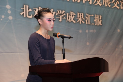 1演出学生代表路艺伟发言_调整大小