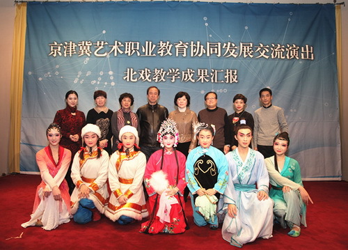 11领导与演员合影_调整大小