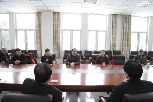 12座谈会现场_调整大小