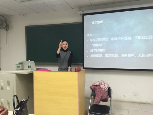 2-主讲人2014届毕业生李嘉欣_调整大小