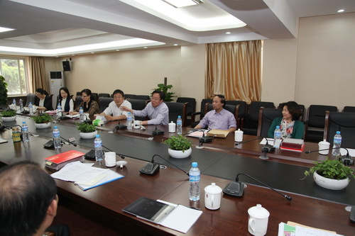 北京市政法卫生文化工会向我院颁发职工之家示范单位牌匾2