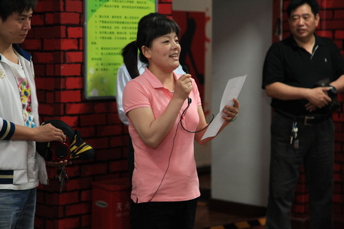 4裁判员代表张石红宣誓_调整大小