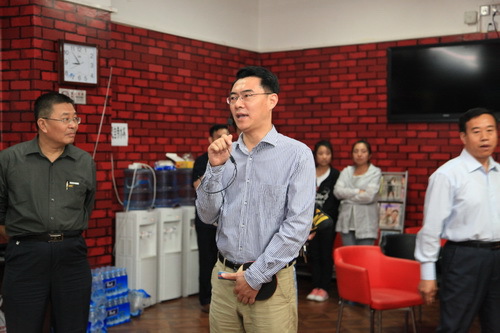 2我院党委书记刘宝华致欢迎词_调整大小