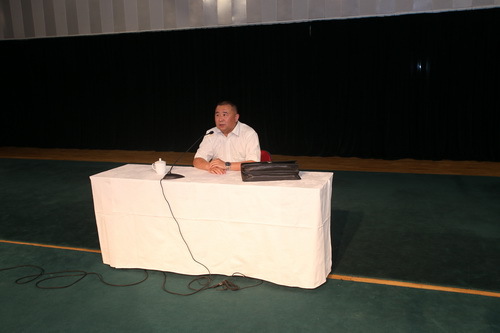 李大中律师为学员教职工讲座_调整大小