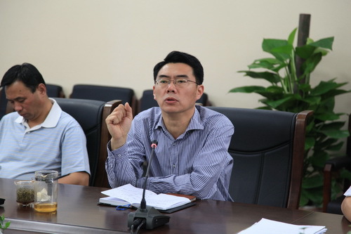 刘宝华书记介绍学院情况_调整大小