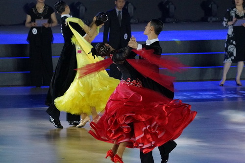 10我院学生在决赛赛场上_调整大小