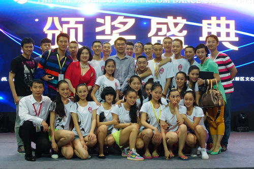 14我院参赛师生合影_调整大小