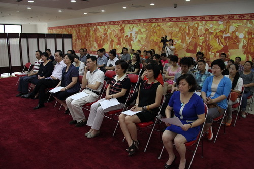 02市文化局副局长王珠等相关同志出席仪式_调整大小