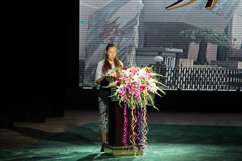 IMG_2704新生代表发言_调整大小