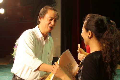 IMG_2681院长刘侗颁奖_调整大小