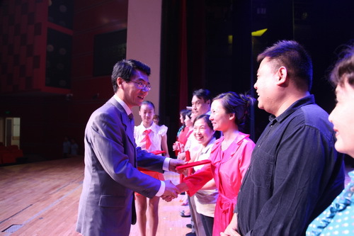 9鍏氬涔﹁鍒樺疂鍗庨濂朹璋冩暣澶у皬