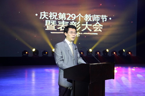 4鍏氬涔﹁鍒樺疂鍗庤嚧杈瀇璋冩暣澶у皬