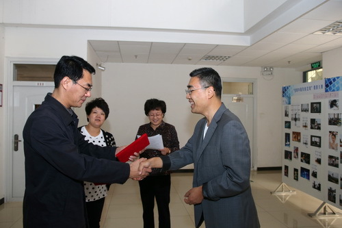 6鍏氬涔﹁鍒樺疂鍗庝负鑾峰緱涓€绛夊鐨勬暀甯堥濂朹璋冩暣澶у皬