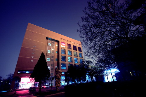 1涓€绛夊銆婂寳鎴忓鏅€嬩綔鑰咃細鏃朵换_璋冩暣澶у皬