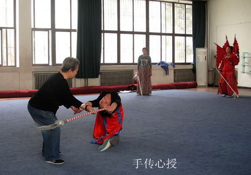 13涓夌瓑濂栥€婃墜浼犲績鎺堛€嬩綔鑰咃細璧靛浗绾璋冩暣澶у皬