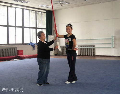 11涓夌瓑濂栥€婁弗甯堝嚭楂樺緬銆嬩綔鑰咃細璧靛浗绾璋冩暣澶у皬