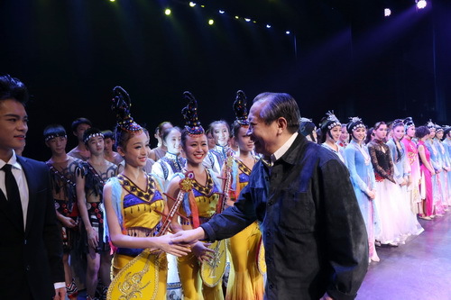 14鍖椾含鑸炶箞瀛﹂櫌瀛︽湳濮斿憳浼氬壇涓讳换銆佹暀鎺堛€佺澹敓瀵煎笀娼樺織娑涘厛鐢熻鐪嬫紨鍑哄悗涓婂彴鎺ヨ鍚屽浠琠璋冩暣澶у皬