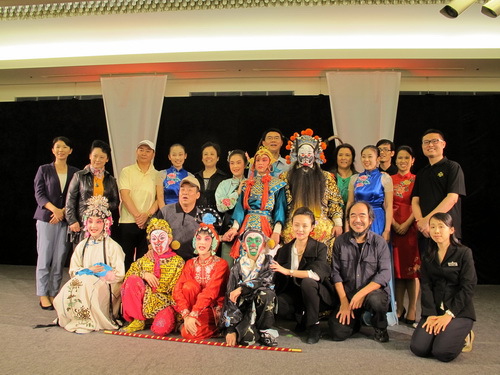 23合影留念_调整大小