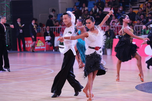 刘佳伟、王译晨_调整大小