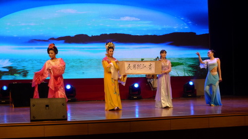 第五届北京市大学生人文知识竞赛（高职组）决赛现场才艺展示2_调整大小