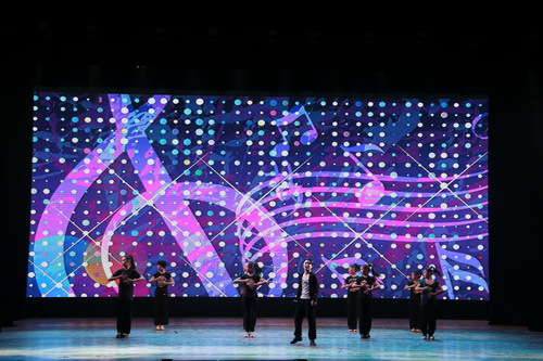 3歌伴舞《管它什么音乐》3_调整大小