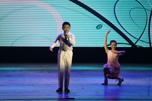 20歌伴舞《哦想》20_调整大小