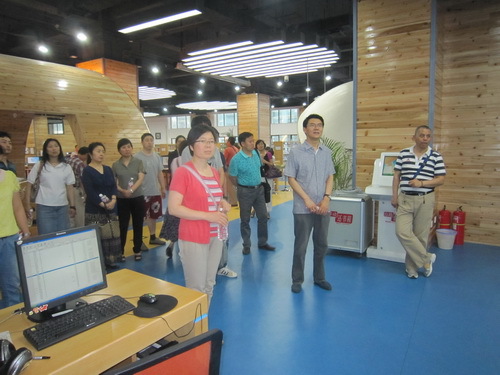 学院在职党员和入党积极分子参观首都图书馆新馆_调整大小