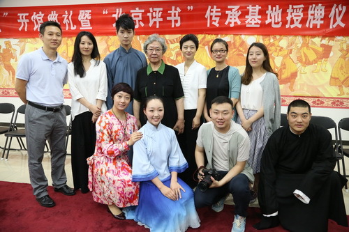 23同影视表演系师生合影_调整大小