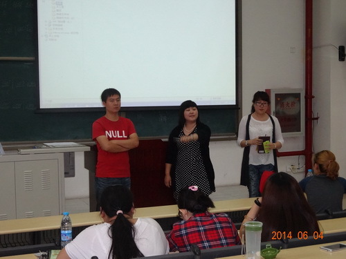 学生支部老师讲话_调整大小