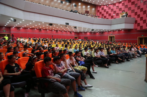 9.会议现场_调整大小