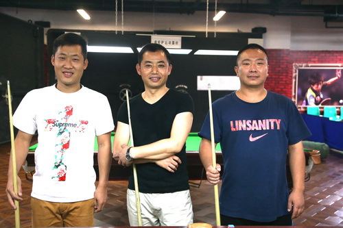 6获得前三名选手合影_调整大小