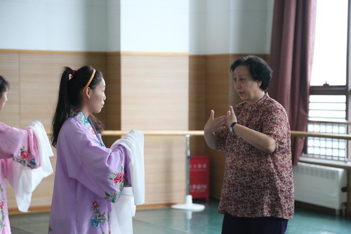 青衣班《捧印》3_调整大小